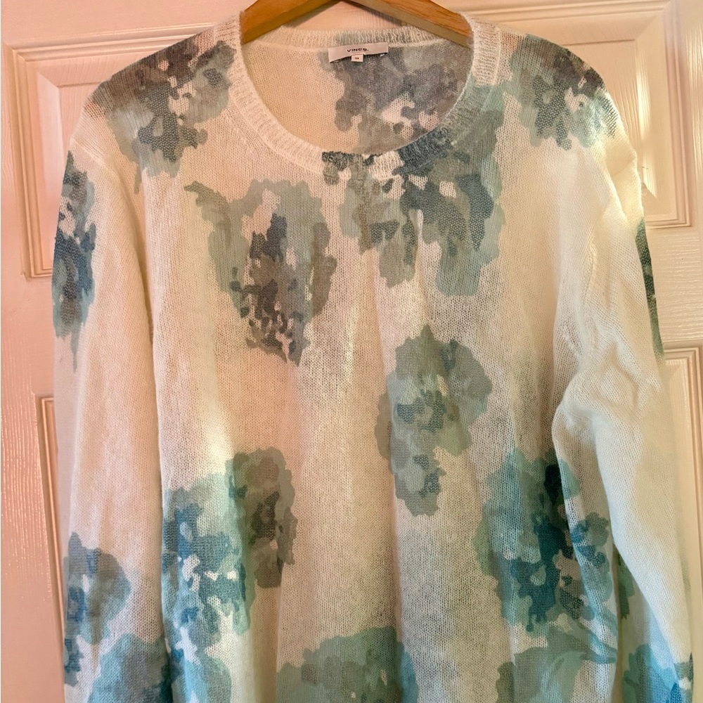 VINCE women top Alpaca/Mohair white/blue floral design round neck sweater, XXL.